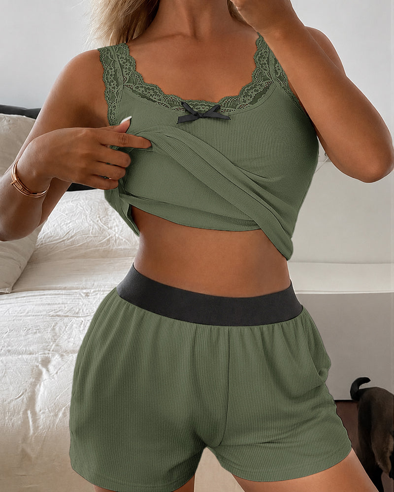 CHICME ESSENCE 2 Pieces Set Bowknot Decor U-Neck Thick Strap Lace Spliced Built In Bra Tank and Colorblock Elastic Waist Shorts Set Casual Ribbed Set
