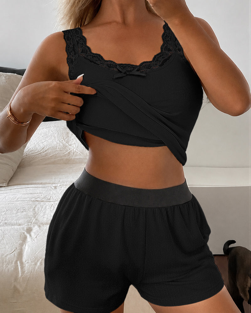 CHICME ESSENCE 2 Pieces Set Bowknot Decor U-Neck Thick Strap Lace Spliced Built In Bra Tank and Colorblock Elastic Waist Shorts Set Casual Ribbed Set