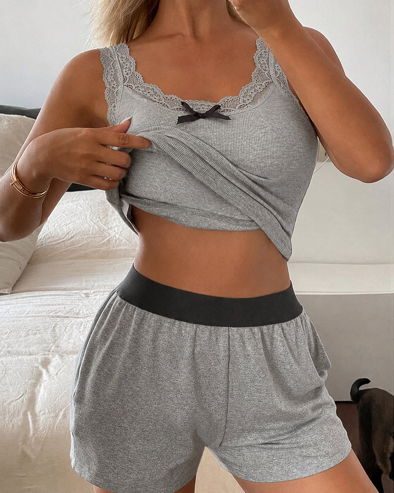 CHICME ESSENCE 2 Pieces Set Bowknot Decor U-Neck Thick Strap Lace Spliced Built In Bra Tank and Colorblock Elastic Waist Shorts Set Casual Ribbed Set